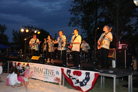 Corners-to-crossing-band-on-stage-img_0444-web